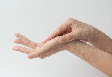 Чому облазить шкіра: причини та методи лікування захворювання